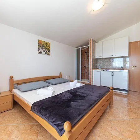 Amazing In Kastel Sucurac With Kitchen Appartamento Kaštela