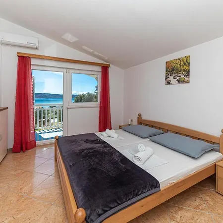 Amazing In Kastel Sucurac With Kitchen Kaštela