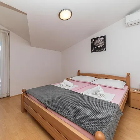 Amazing In Kastel Sucurac With Kitchen * Kaštela