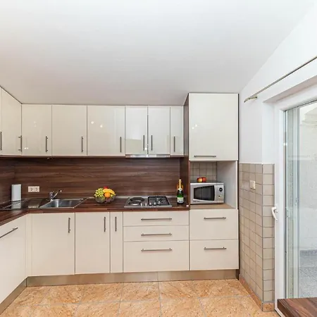 Amazing In Kastel Sucurac With Kitchen * Kastela