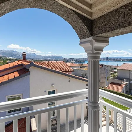 Apartment Amazing In Kastel Sucurac With Kitchen Kastela
